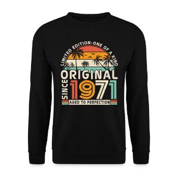 Gift Idea 52-53 Birthday 1971 Vintage - Unisex Sweatshirt - black - Front - Alina (178cm) & Michal (187cm)