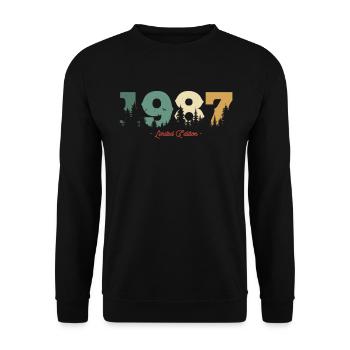 Nature Vintage Gift 1987 - Unisex Sweatshirt - black - Front - Alina (178cm) & Michal (187cm)