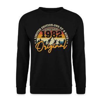 Retro Birthday Gift '82 - Unisex Sweatshirt - black - Front - Alina (178cm) & Michal (187cm)