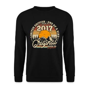 Nostalgia Gift 6/7 Birthday - Unisex Sweatshirt - black - Front - Alina (178cm) & Michal (187cm)