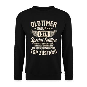Kultiges 1974er Oldtimer-Geschenk - Unisex Pullover - Schwarz - Vorne - Alina (178cm) & Michal (187cm)
