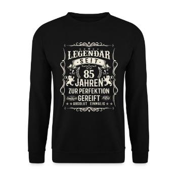 Legendär seit 85 Jahren - Unisex Pullover - Schwarz - Vorne - Alina (178cm) & Michal (187cm)