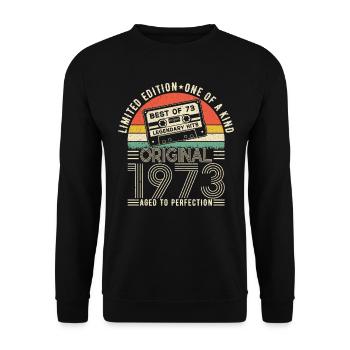 1973 - Vintage Geburtstag - Unisex Pullover - Schwarz - Vorne - Alina (178cm) & Michal (187cm)