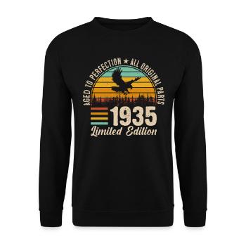 1935 - Ein zeitloses Meisterwerk - Unisex Pullover - Schwarz - Vorne - Alina (178cm) & Michal (187cm)