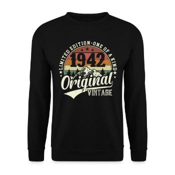 82 Years Vintage Birthday 1942 Retro - Unisex Sweatshirt - black - Front - Alina (178cm) & Michal (187cm)