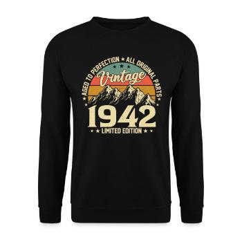 Vintage 82nd Birthday 1942 - Unisex Sweatshirt - black - Front - Alina (178cm) & Michal (187cm)
