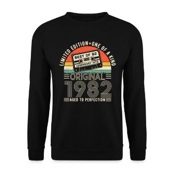 Jahrgang 1982 Geburtstag 1982 Jahrgang 1982 - Unisex Pullover - Schwarz - Vorne - Alina (178cm) & Michal (187cm)
