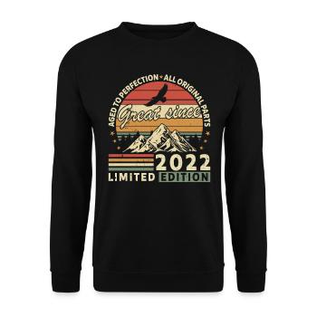 Vintage 2022 Best of 2022 - 3 Year Old Birthday - Unisex Sweatshirt - black - Front - Alina (178cm) & Michal (187cm)