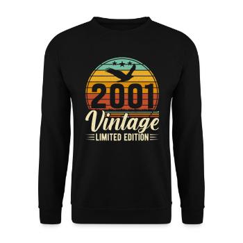 Vintage 2001 aged to perfection - Unisex Sweatshirt - black - Front - Alina (178cm) & Michal (187cm)