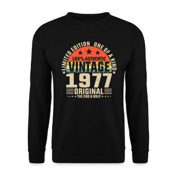 Kreatives 1977 Geburtstagsjahr Retro Design - Unisex Pullover - Schwarz - Vorne - Alina (178cm) & Michal (187cm)
