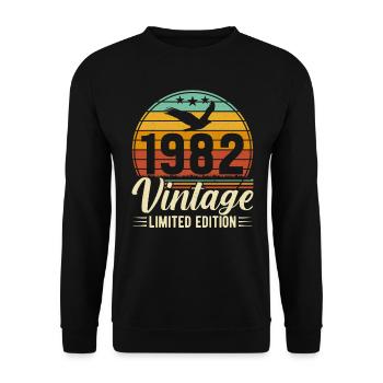 Zeitreise 1982 - Nostalgie und Erinnerungen - Unisex Pullover - Schwarz - Vorne - Alina (178cm) & Michal (187cm)