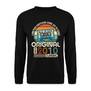 Vintage 2010 aged to perfection - Unisex Sweatshirt - black - Front - Alina (178cm) & Michal (187cm)