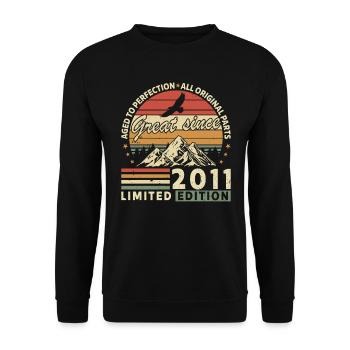 2011 - Jahrgang 2011 - Unisex Pullover - Schwarz - Vorne - Alina (178cm) & Michal (187cm)