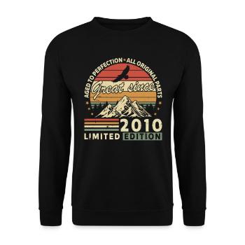 Unique 2010 Vintage Vintage Retro - Unisex Sweatshirt - black - Front - Alina (178cm) & Michal (187cm)