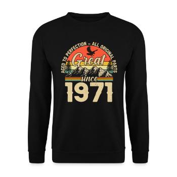 Unique 1971 Vintage Vintage Retro Design - Unisex Sweatshirt - black - Front - Alina (178cm) & Michal (187cm)