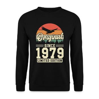 Unique 1995 Vintage Retro Design - Unisex Sweatshirt - black - Front - Alina (178cm) & Michal (187cm)
