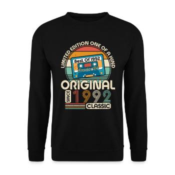 Kreatives 1992 Jahrgang Vintage Retro Design - Unisex Pullover - Schwarz - Vorne - Alina (178cm) & Michal (187cm)