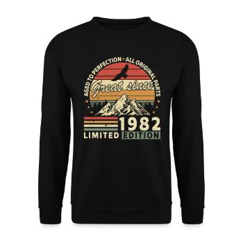 Vintage 1982 Legends - Unisex Pullover - Schwarz - Vorne - Alina (178cm) & Michal (187cm)