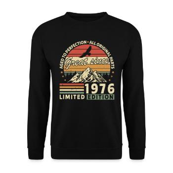 Vintage 1976 - Born Legend - Unisex Pullover - Schwarz - Vorne - Alina (178cm) & Michal (187cm)