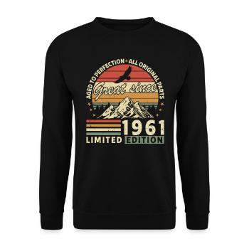 1961 Vintage Birthday Shirt - Retro Gift - Unisex Pullover - Schwarz - Vorne - Alina (178cm) & Michal (187cm)