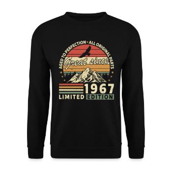 Legendary 1967 Vintage Birthday - Unisex Pullover - Schwarz - Vorne - Alina (178cm) & Michal (187cm)