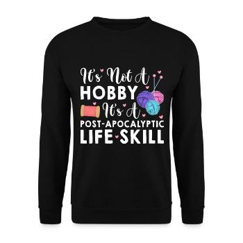 Stricken ist eine Lebenseinstellung - Unisex Pullover - Schwarz - Vorne - Alina (178cm) & Michal (187cm)