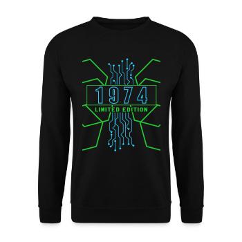 Geburtstag 1974 Gaming Limited Edition Gamer - Unisex Pullover - Schwarz - Vorne - Alina (178cm) & Michal (187cm)