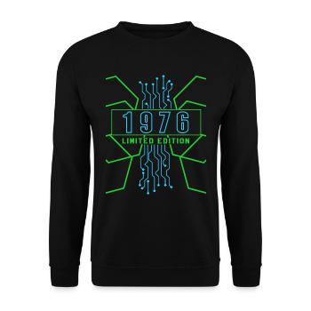 Birthday 1976 Gaming Limited Edition Gamer - Unisex Sweatshirt - black - Front - Alina (178cm) & Michal (187cm)