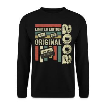 Vintage 2002 - Retro Birthday Quote 2002 - Unisex Sweatshirt - black - Front - Alina (178cm) & Michal (187cm)