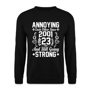 Beziehung Ehe Jubiläum - sich necken seit 2001 - Unisex Pullover - Schwarz - Vorne - Alina (178cm) & Michal (187cm)