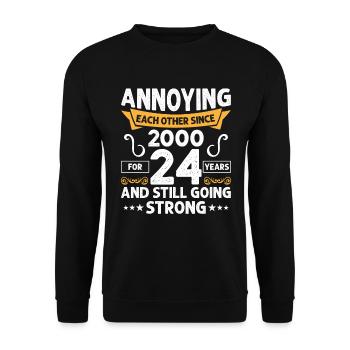 Beziehung Ehe Jubiläum - sich necken seit 2000 - Unisex Pullover - Schwarz - Vorne - Alina (178cm) & Michal (187cm)