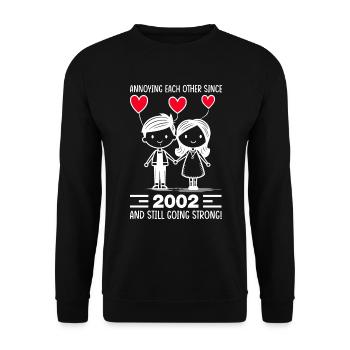 Beziehung Ehe Jubiläum - sich necken seit 2002 - Unisex Pullover - Schwarz - Vorne - Alina (178cm) & Michal (187cm)