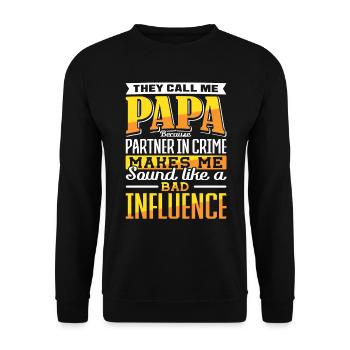 Papa Partner in Crime Bad Influence Vatertag - Unisex Pullover - Schwarz - Vorne - Alina (178cm) & Michal (187cm)