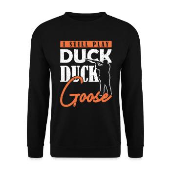 I still play Duck Duck Goose Entenjagd - Unisex Pullover - Schwarz - Vorne - Alina (178cm) & Michal (187cm)