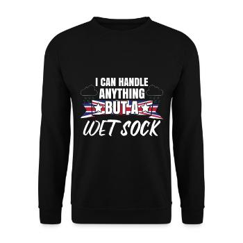 Ich kann mit allem umgehen, nur nicht mit einer nassen Socke - Unisex Pullover - Schwarz - Vorne - Alina (178cm) & Michal (187cm)