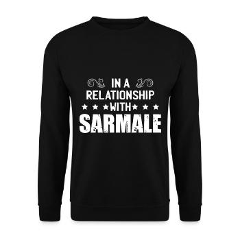 In einer Beziehung mit Sarmale | Rumänisches Essen - Unisex Pullover - Schwarz - Vorne - Alina (178cm) & Michal (187cm)