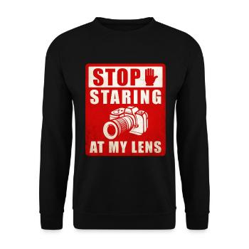 Photography Camera Lens Stof - Unisex Pullover - Schwarz - Vorne - Alina (178cm) & Michal (187cm)