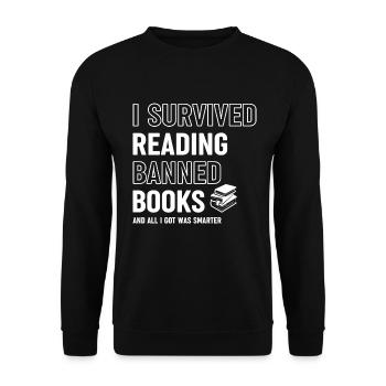 Ich überlebte das Lesen von Banned Book Lover Bookworm - Unisex Pullover - Schwarz - Vorne - Alina (178cm) & Michal (187cm)