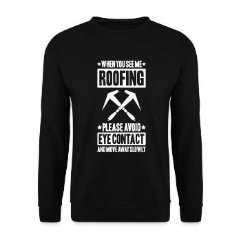 Dachdecker Dachdeckerei Dachdecken Roofer Roofing - Unisex Pullover - Schwarz - Vorne - Alina (178cm) & Michal (187cm)
