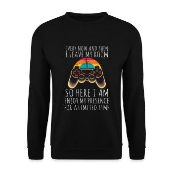 Every Now And Then I Leave My Room Gamer Gaming - Unisex Pullover - Schwarz - Vorne - Alina (178cm) & Michal (187cm)