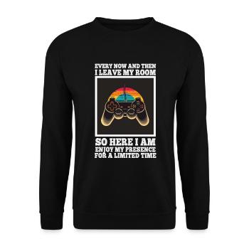 Every Now And Then I Leave My Room Gamer Gaming - Unisex Pullover - Schwarz - Vorne - Alina (178cm) & Michal (187cm)