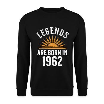 Legenden sind in 1962 geboren – Geschenkidee - Unisex Pullover - Schwarz - Vorne - Alina (178cm) & Michal (187cm)