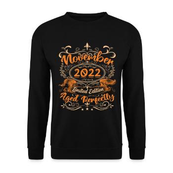 November 2022 Limitierte Auflage - Unisex Pullover - Schwarz - Vorne - Alina (178cm) & Michal (187cm)