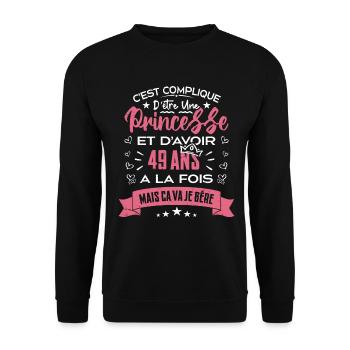 Une princesse a 49 ans, Cadeau d’anniversaire - Sweat-shirt Unisexe - noir - Devant - Alina (178cm) & Michal (187cm)