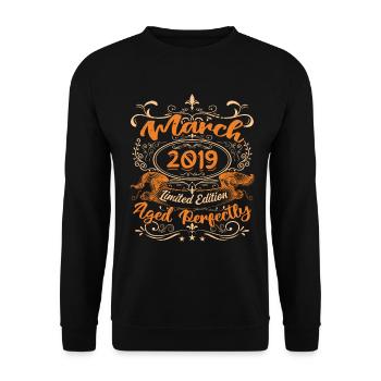 Vintage birthday born in March 2019 - Unisex Sweatshirt - black - Front - Alina (178cm) & Michal (187cm)