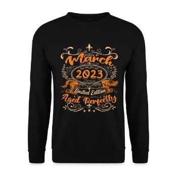 Anniversaire Vintage Né(e) en Mars 2023 - Sweat-shirt Unisexe - noir - Devant - Alina (178cm) & Michal (187cm)