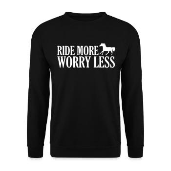 Mehr reiten, weniger Sorgen machen - - Unisex Pullover - Schwarz - Vorne - Alina (178cm) & Michal (187cm)