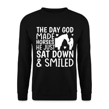 Der Tag, an dem Gott die Pferde schuf, Er setzte s - Unisex Pullover - Schwarz - Vorne - Alina (178cm) & Michal (187cm)