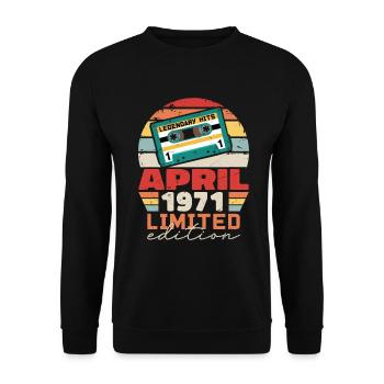 April 1971 Vintage Anniversary Retro Gift, 1971 - Unisex Sweatshirt - black - Front - Alina (178cm) & Michal (187cm)