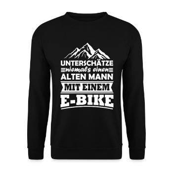 Unterschätze niemals einen alten Mann mit E-Bike - Unisex Pullover - Schwarz - Vorne - Alina (178cm) & Michal (187cm)